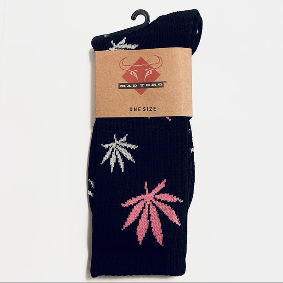 Weed Leaf Socks Green or Pink Leaf - Picture 4 of 7